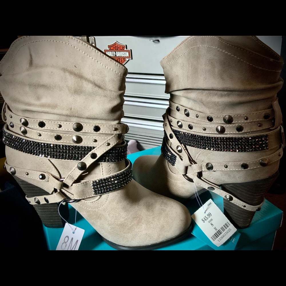 NWT Dominique Nicole Studded Boots